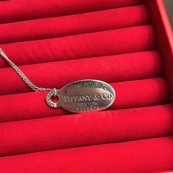 Return to Tiffany & Co. sterling silver charm on Tiffany’s sterling silver chain - Picture 7 of 9